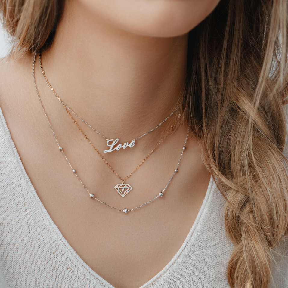 Náhrdelník s diamantem Love