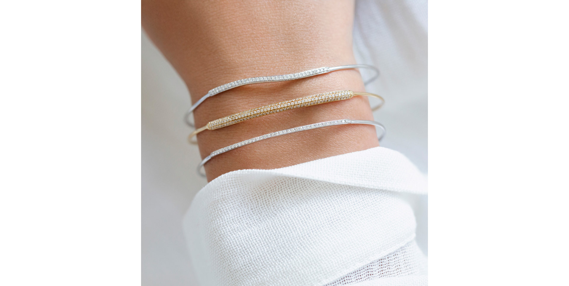 Náramek s diamanty Wave