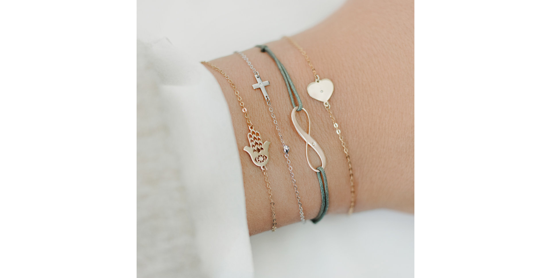 Diamantový náramek se šňůrkou Infinity