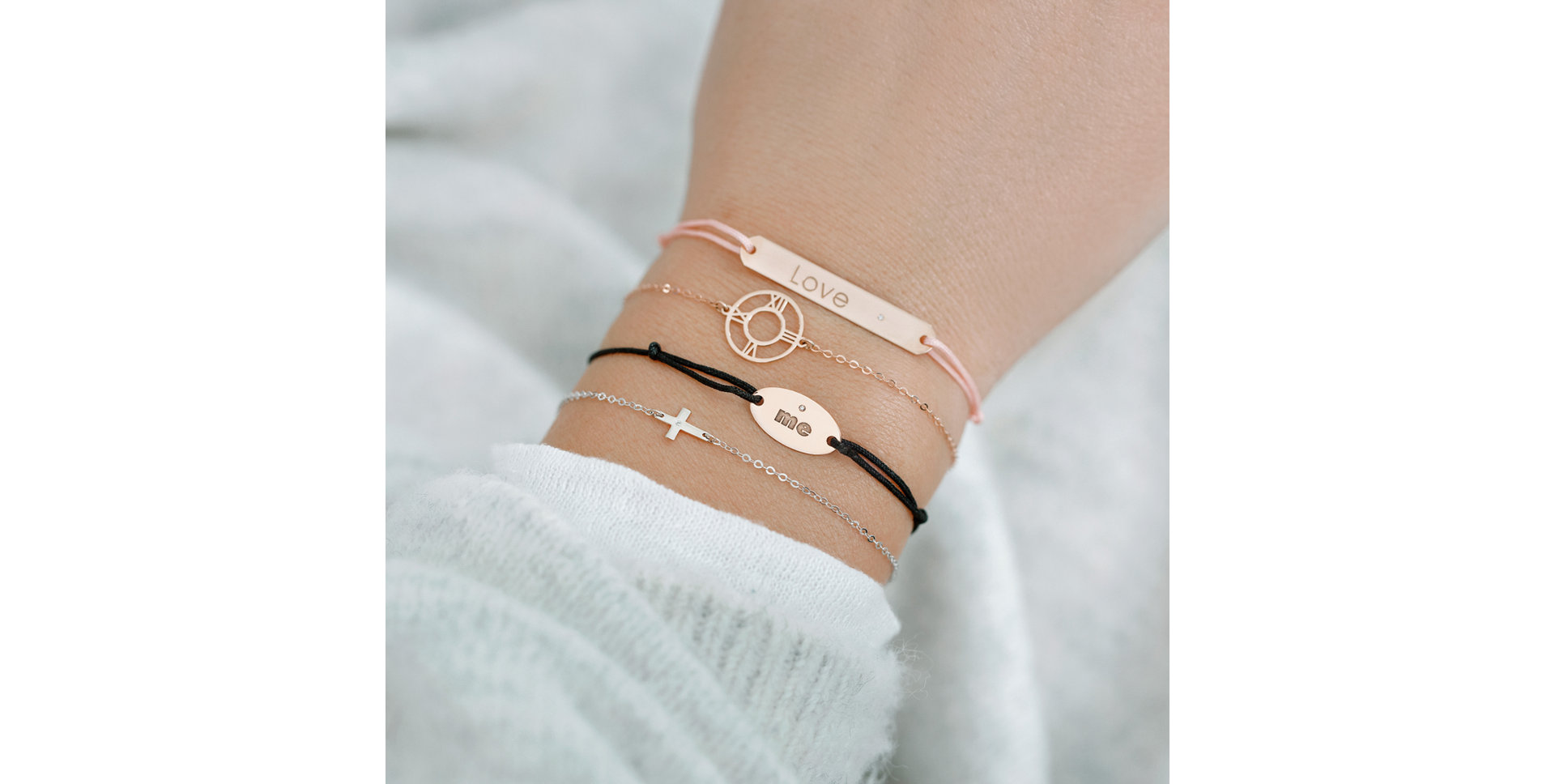 Diamantový náramek se šňůrkou Love