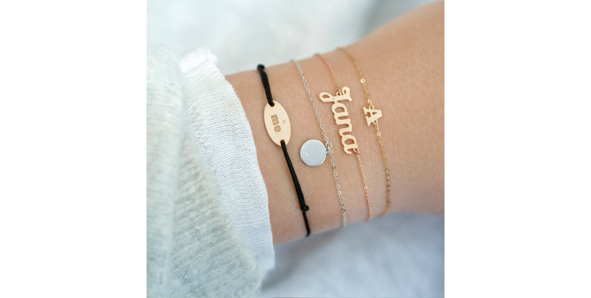 Diamantový náramek se šňůrkou Love