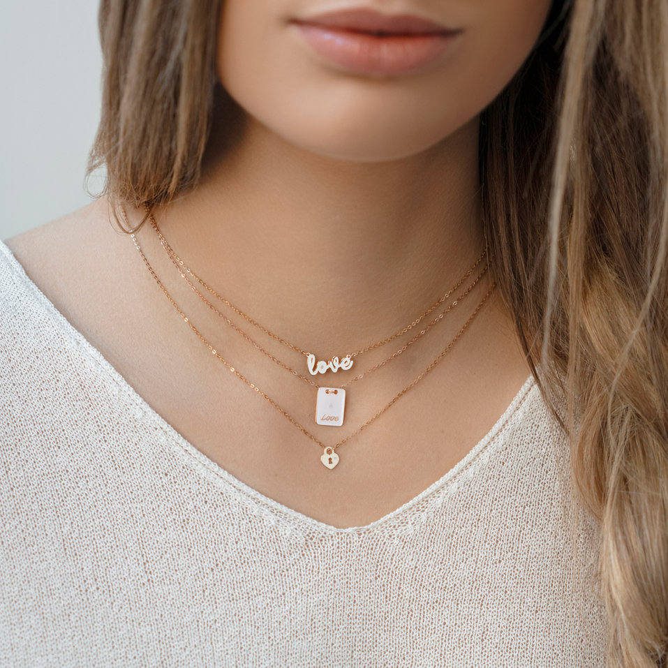Náhrdelník s diamantem Love