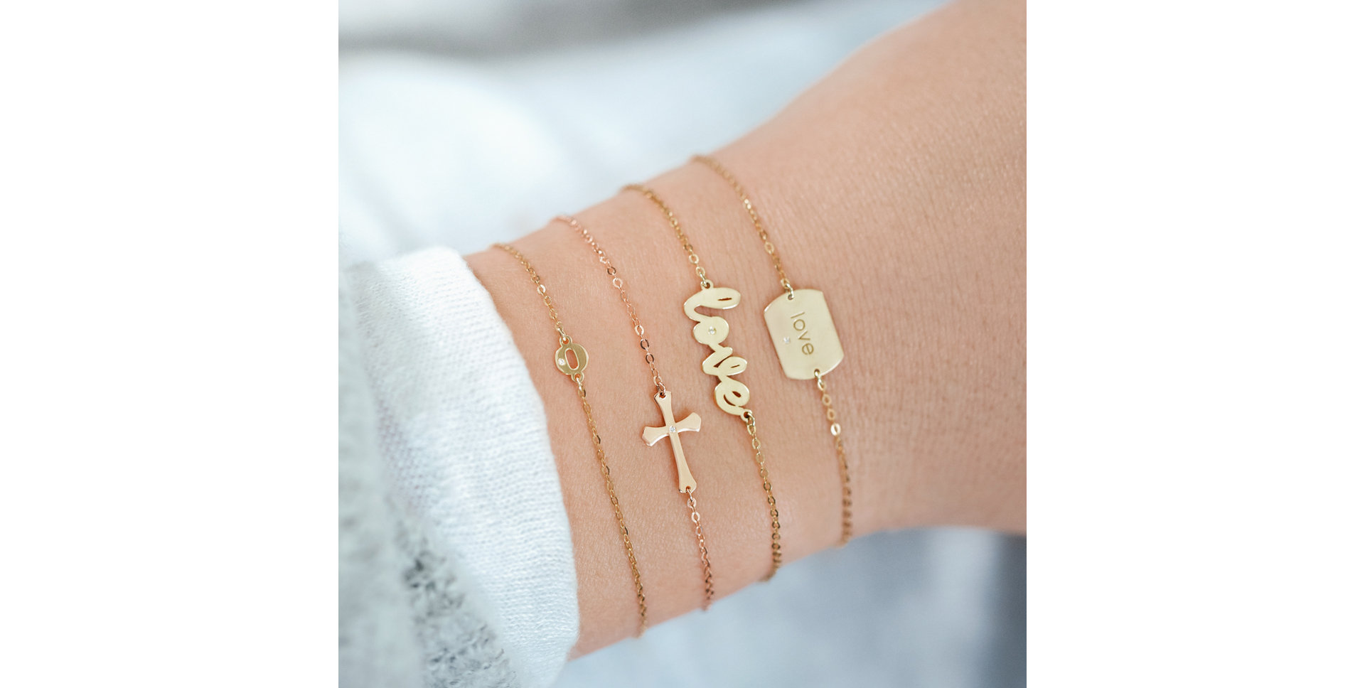 Náramek s diamantem Love