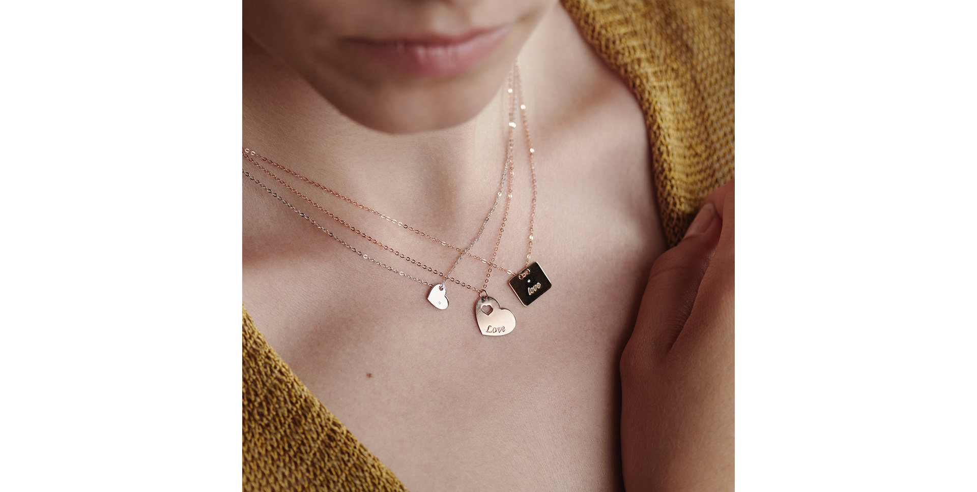 Náhrdelník s diamantem Military Amour