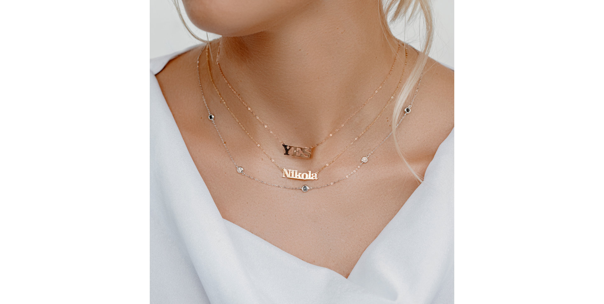 Náhrdelník s černými a bílými diamanty Dots