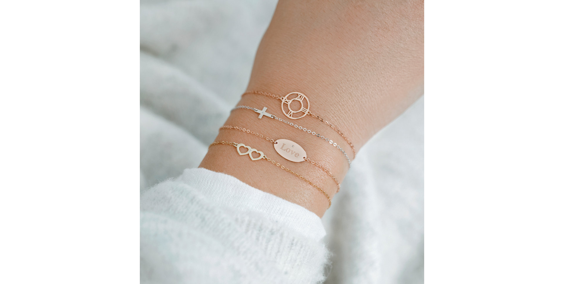 Náramek s diamantem Two Hearts