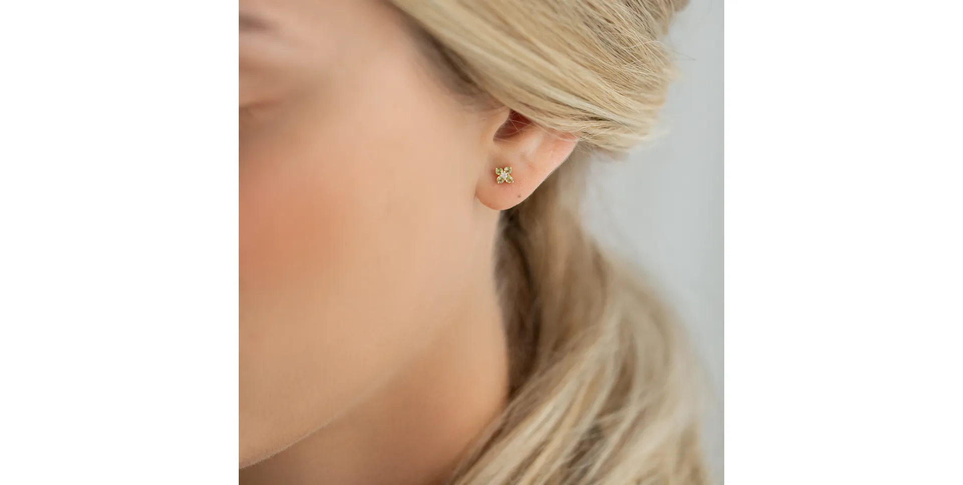 Náušnice s diamantem a safíry Divine Bloom