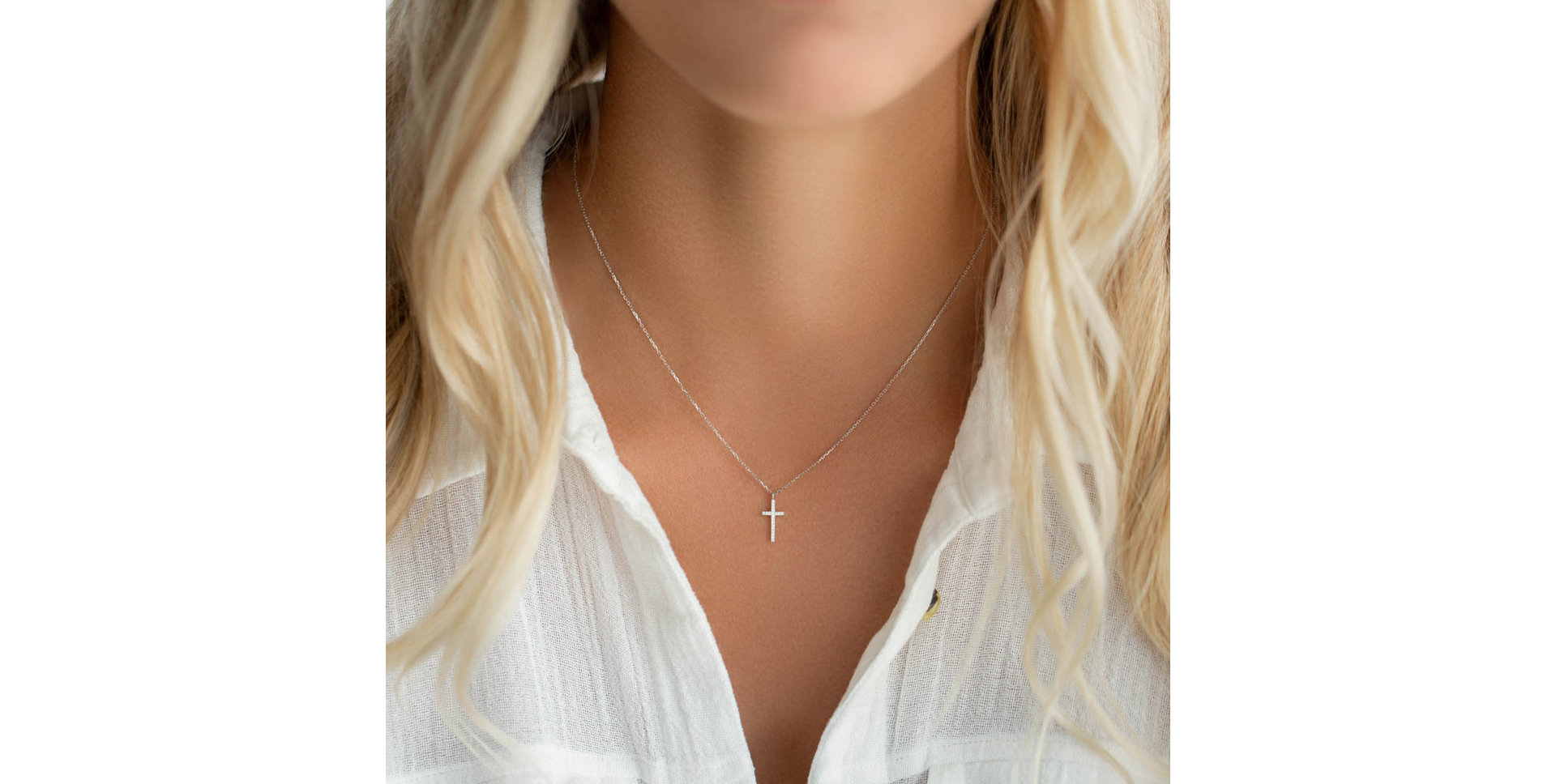 Náhrdelník s diamanty Shimmering Cross