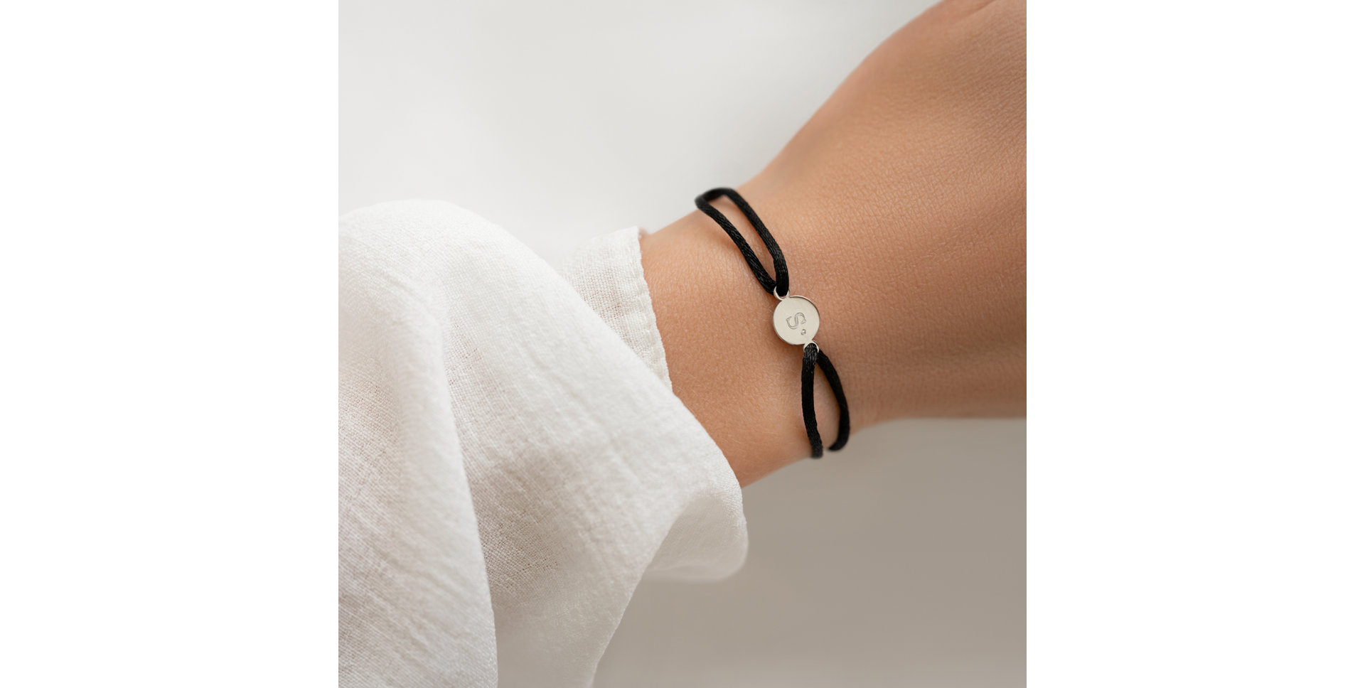 Náramek s diamantem Circle Letter Y