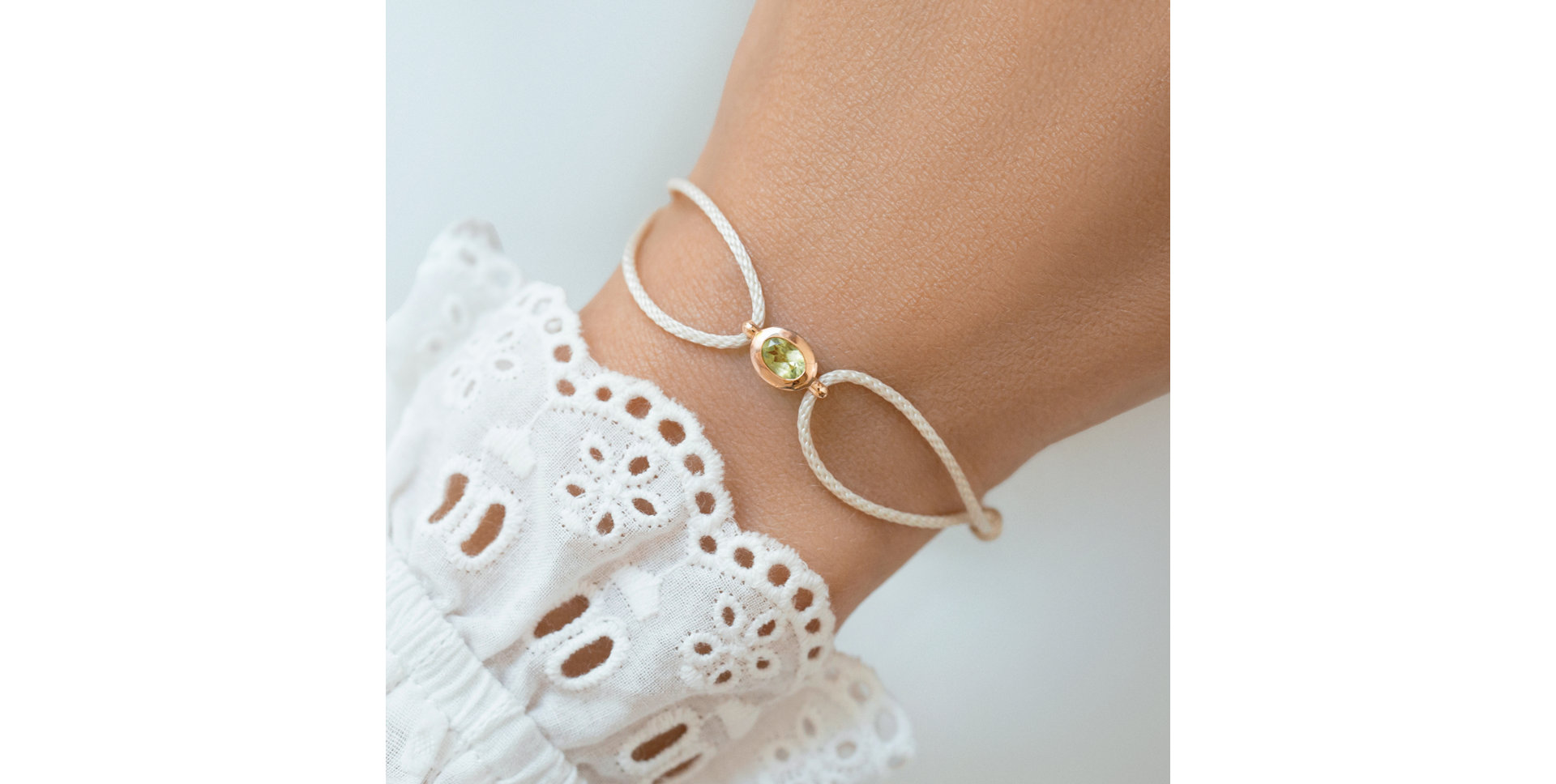 Náramek se šňůrkou a peridotem Third Eye