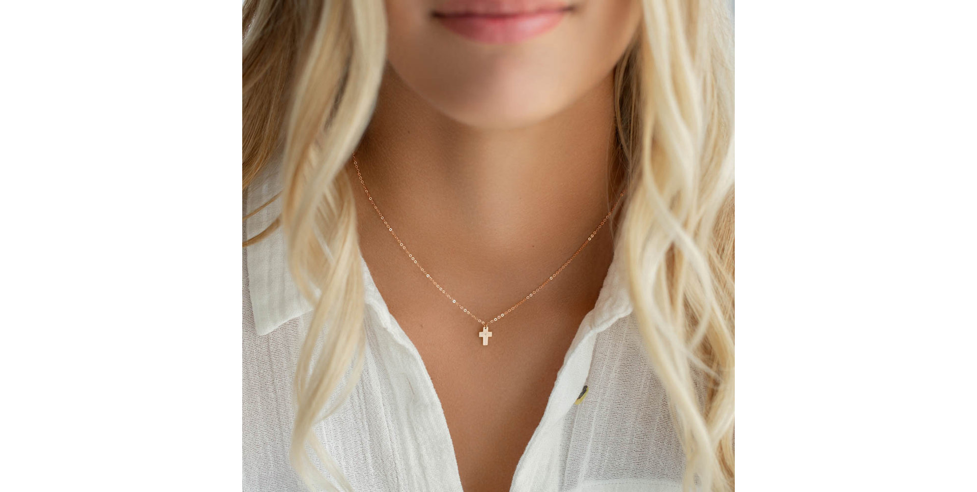 Náhrdelník s diamantem Cross of Romanticism