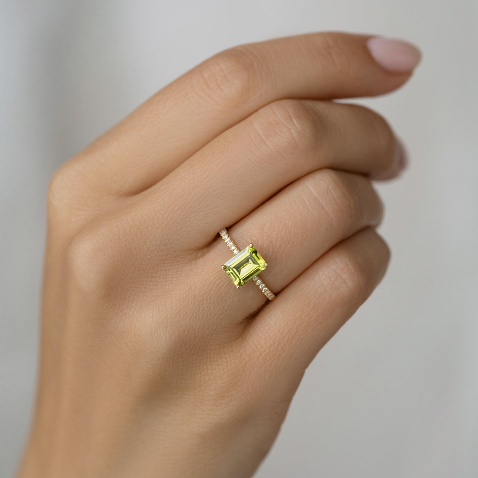 Prsten s diamanty a peridotem Mireth