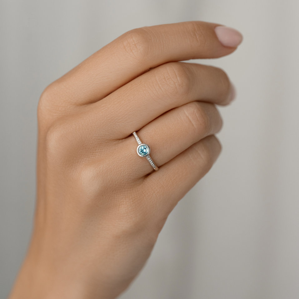 Prsten s diamanty a safírem Regal Sparkle