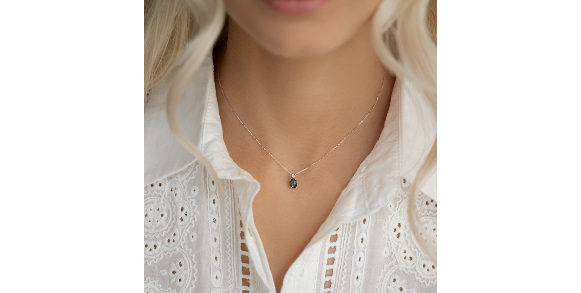 Náhrdelník s diamanty a safírem Lauriene
