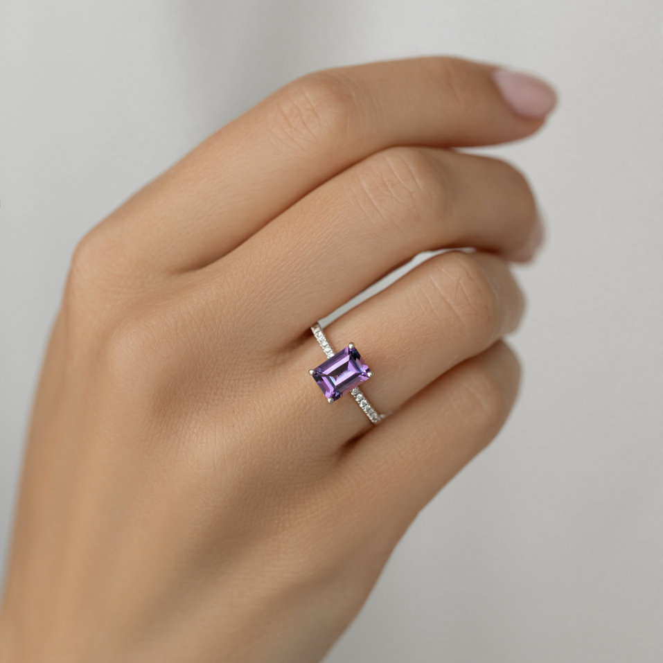 Prsten s diamanty a rhodolitem Mireth