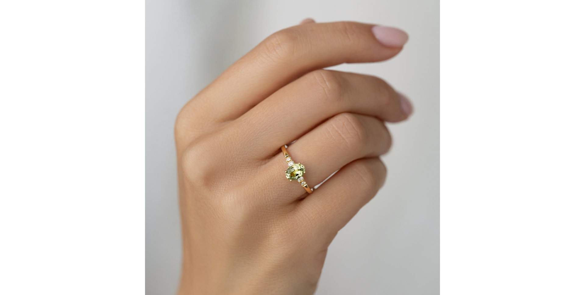 Prsten s diamanty a peridotem Melisandra