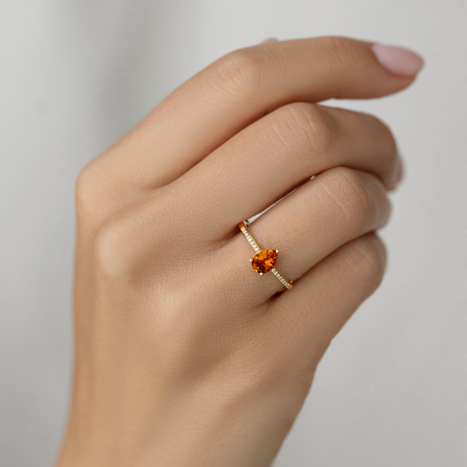 Prsten s diamanty a topazem Teardrop