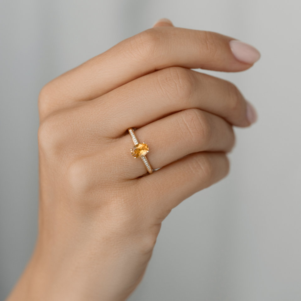 Prsten s diamanty a peridotem Lauriene