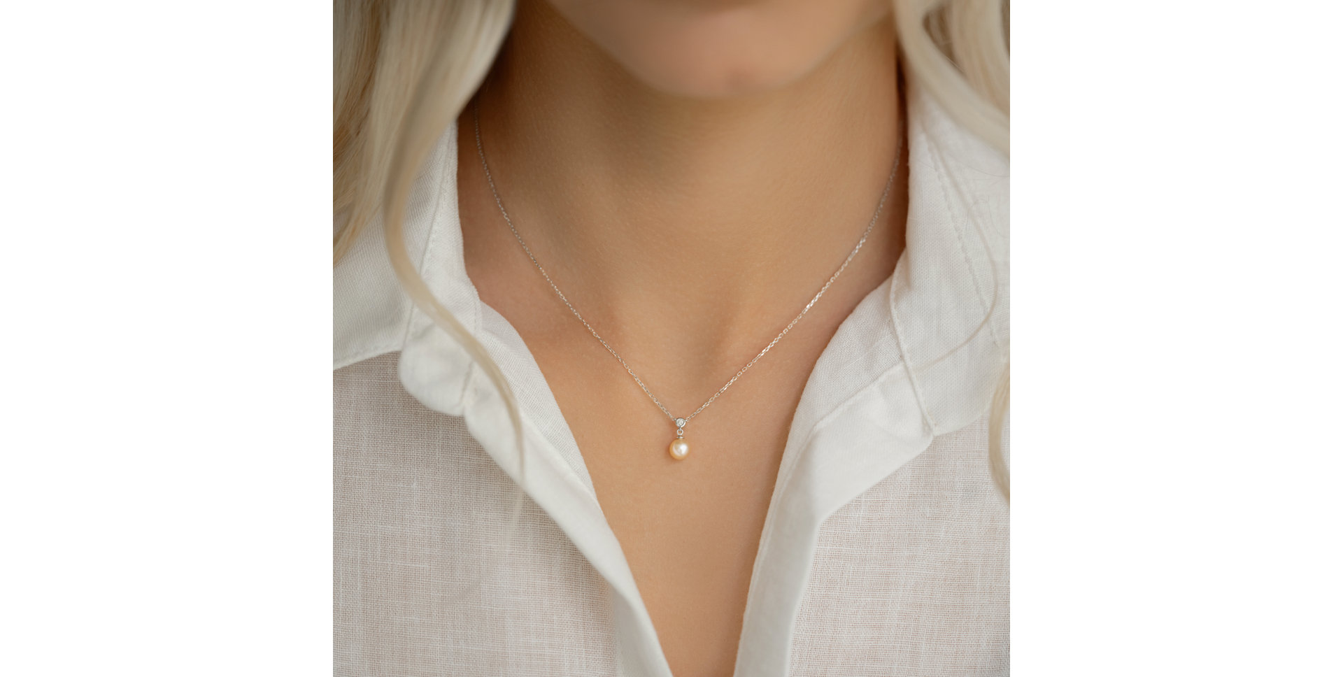 Náhrdelník s diamantem a sladkovodní bílou perlou Historic Pearl