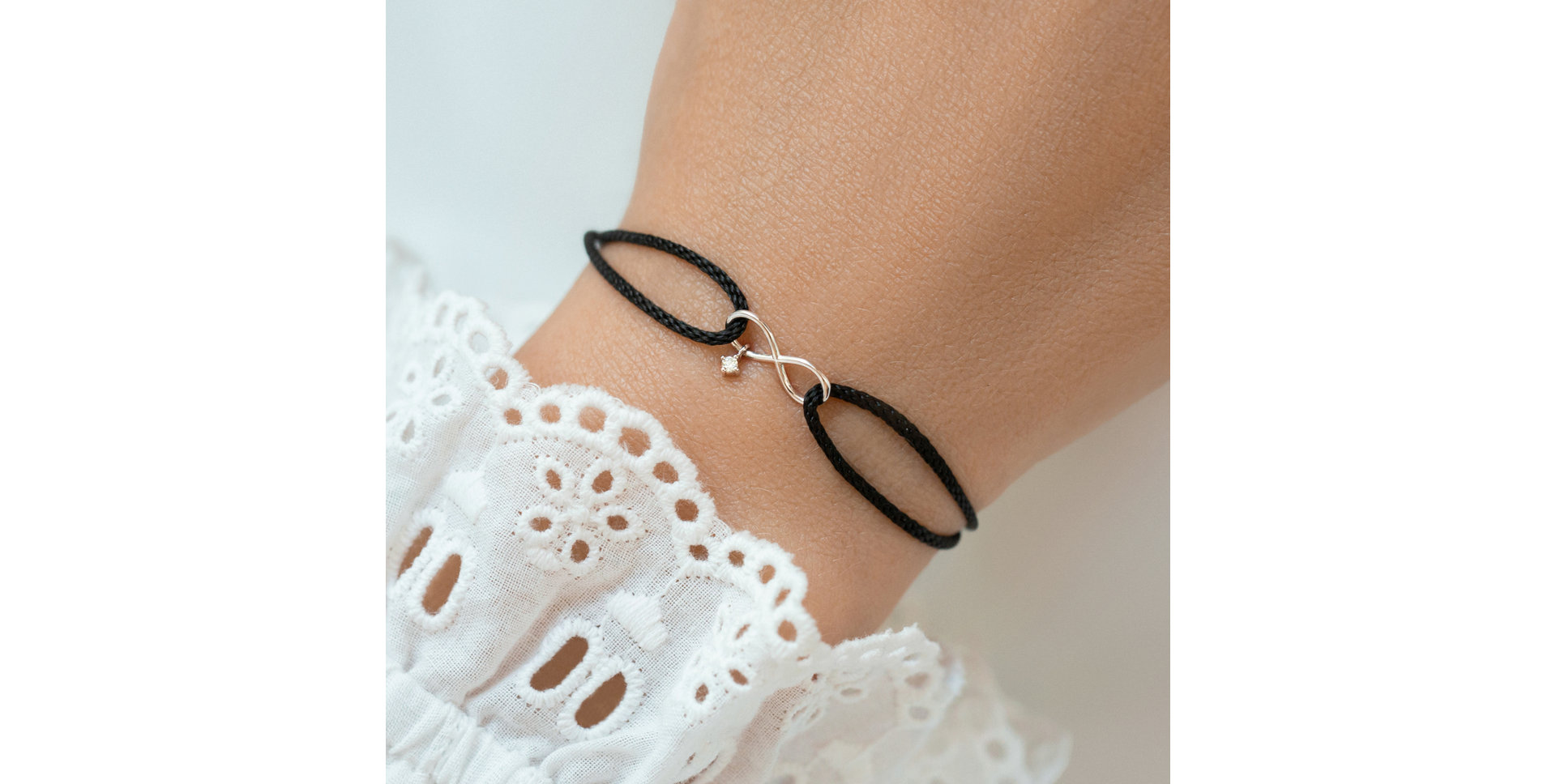 Náramek s diamantem Infinity Bond