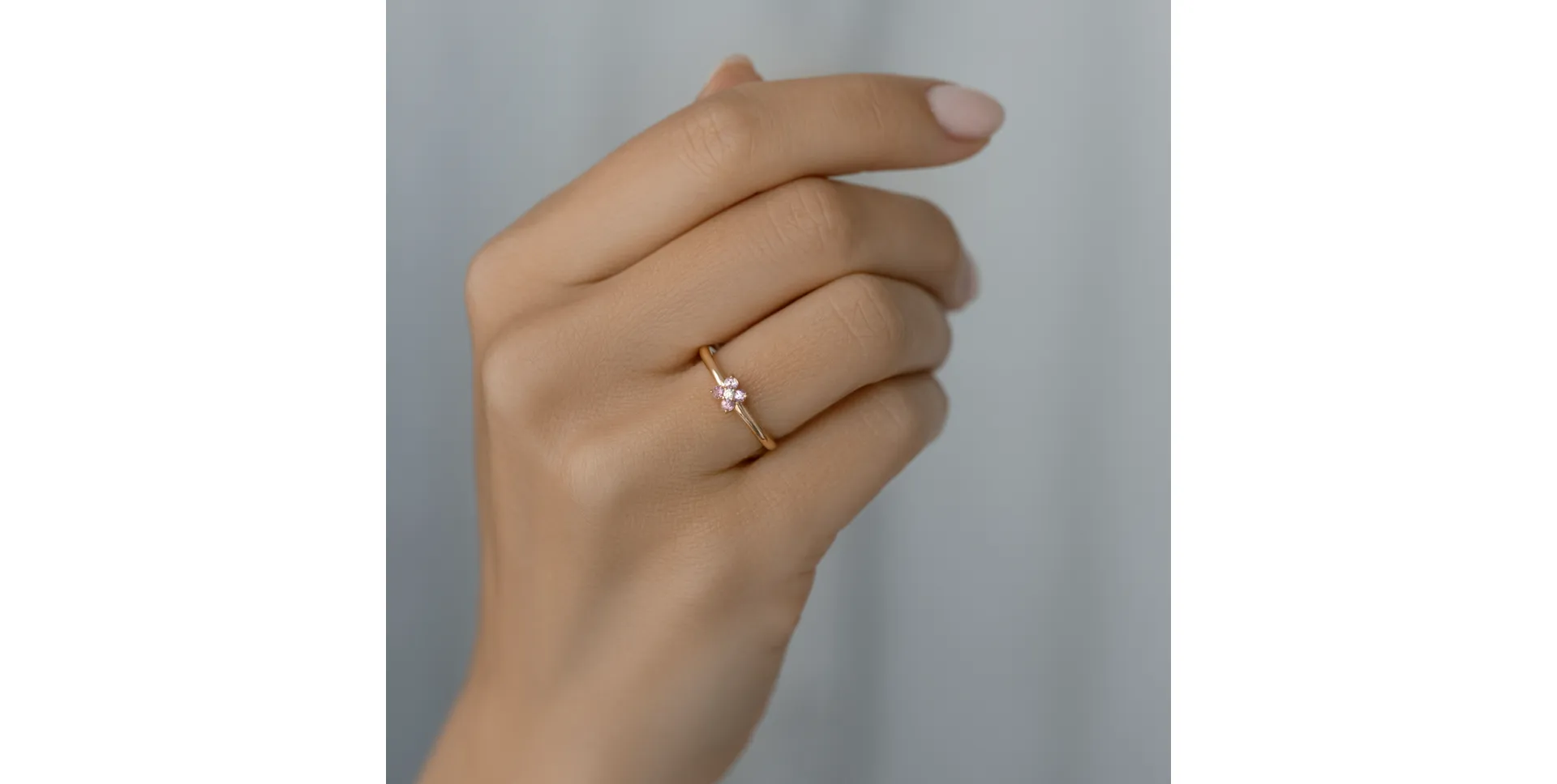 Prsten s diamantem a safiry Karissa