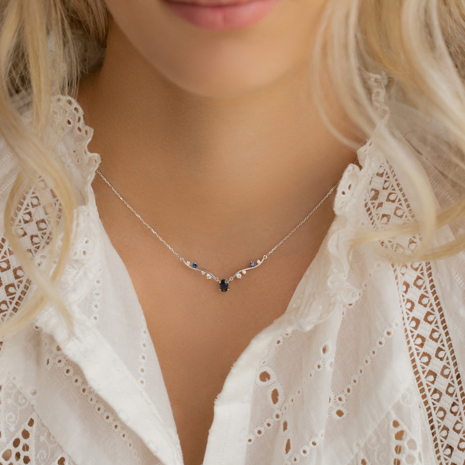 Náhrdelník s diamanty a safírem Luminis